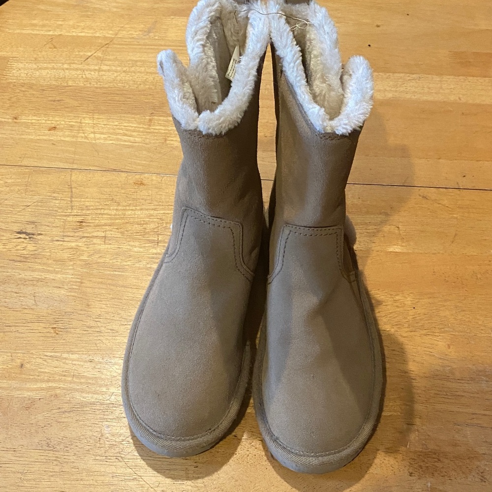 American Eagle Cozy Tan lined Women's Boots